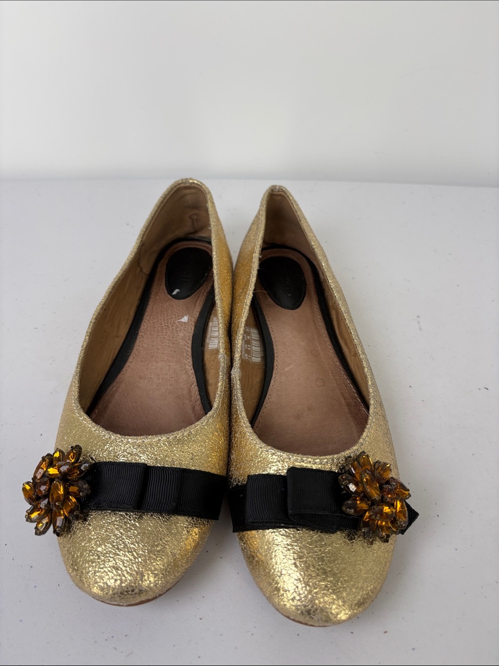 👞 Fossil crinkle leather Gold Ballet Flats with Black Bow and Amber Gem